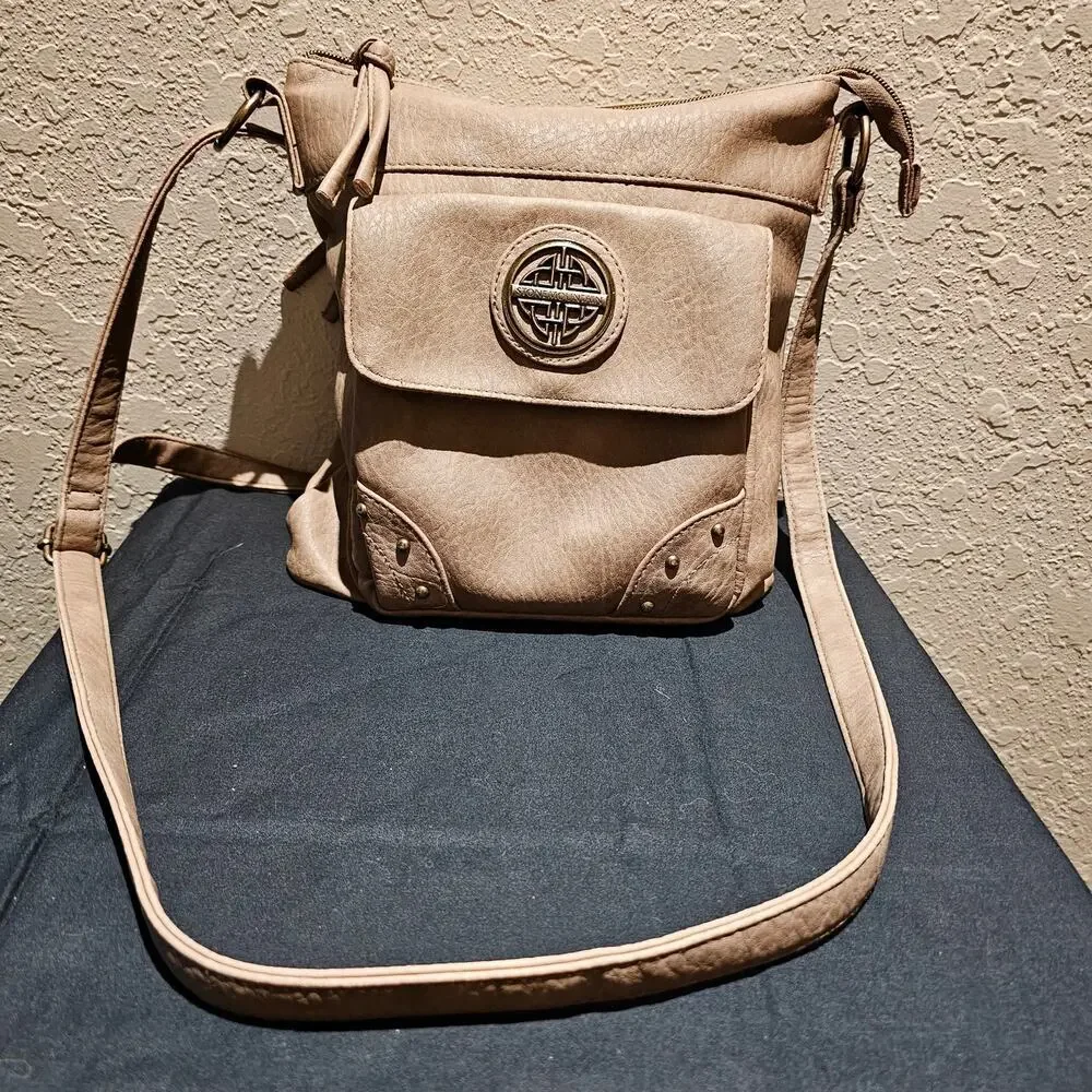 Stone Mountain Crossbody Bag Tan Faux Leather Medium Zip Pocket Adjustable Strap - Picture 3 of 12